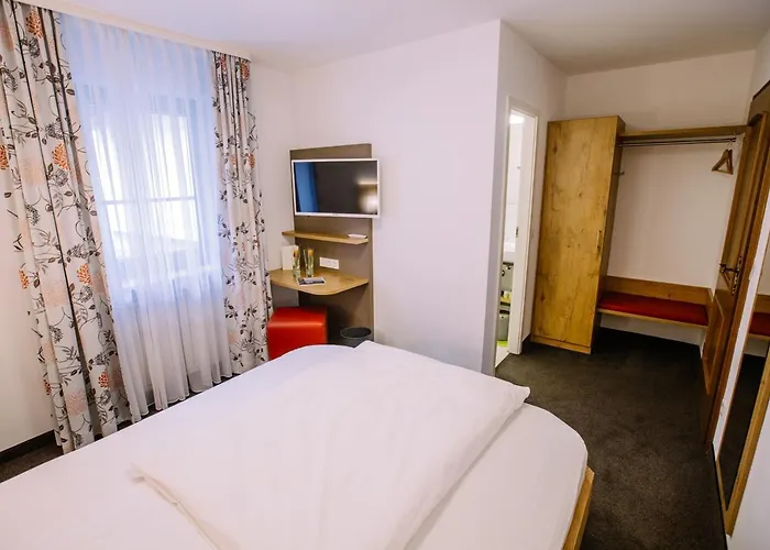 ホテル Restaurant Lamm Rosswag 2*